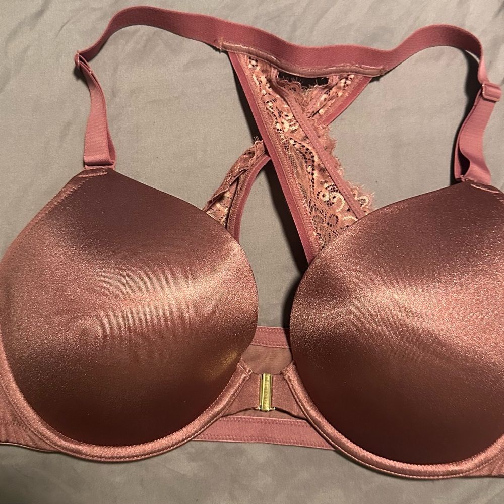 Like new Cacique front fastening bra.